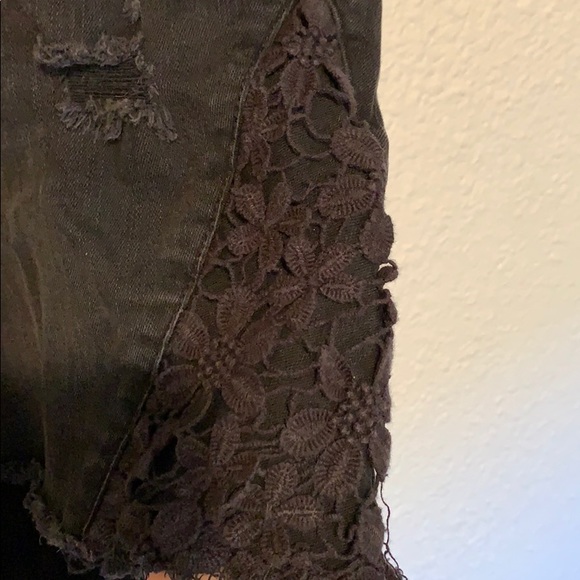 Shorts - Picture 3 of 5